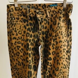 FADE TO BLUE Leopard Jeans